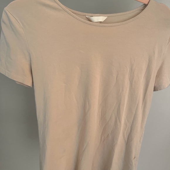 (2 shirts) H&M Ribbed Nude Shirt and Plain - Picture 2 of 3
